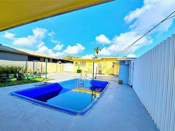 880 E 28th St, Hialeah FL 33013