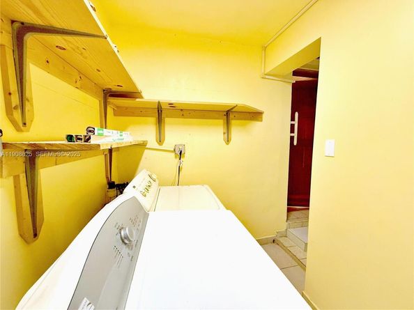 880 E 28th St, Hialeah FL 33013