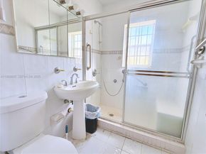 880 E 28th St, Hialeah FL 33013