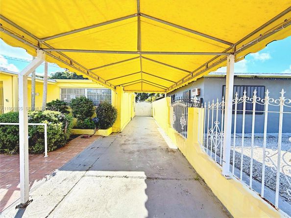 880 E 28th St, Hialeah FL 33013