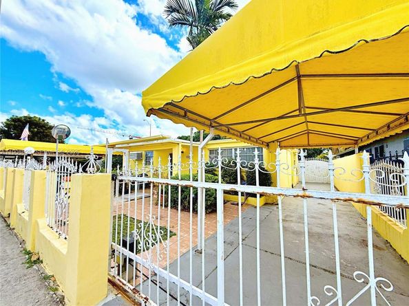 880 E 28th St, Hialeah FL 33013
