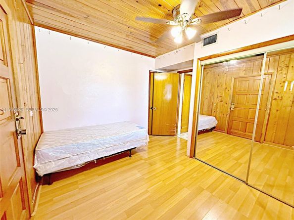 880 E 28th St, Hialeah FL 33013