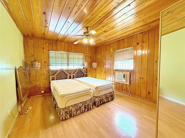 880 E 28th St, Hialeah FL 33013