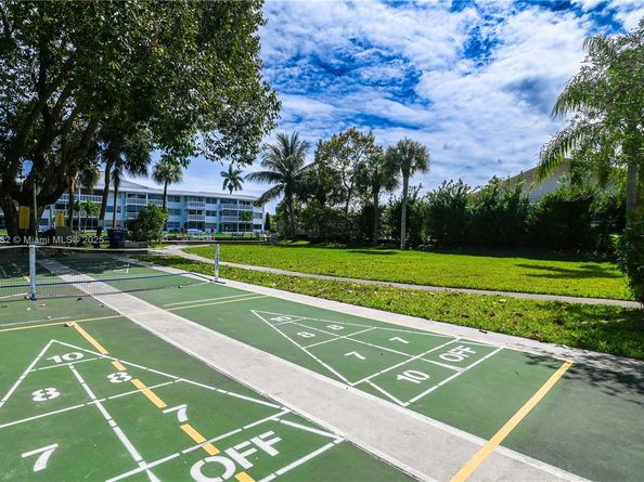 581 Blue Heron Dr 112B, Hallandale Beach FL 33009