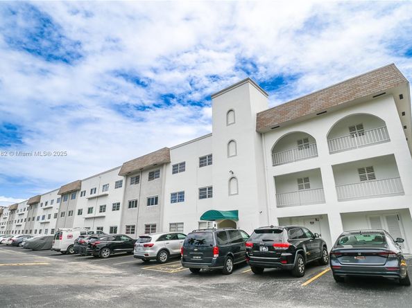 581 Blue Heron Dr 112B, Hallandale Beach FL 33009