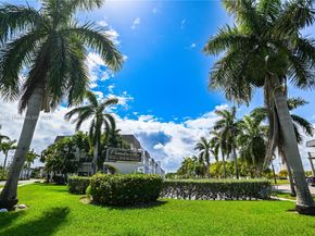 581 Blue Heron Dr 112B, Hallandale Beach FL 33009