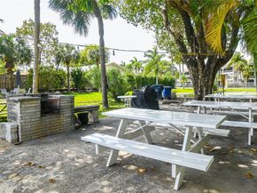 581 Blue Heron Dr 112B, Hallandale Beach FL 33009