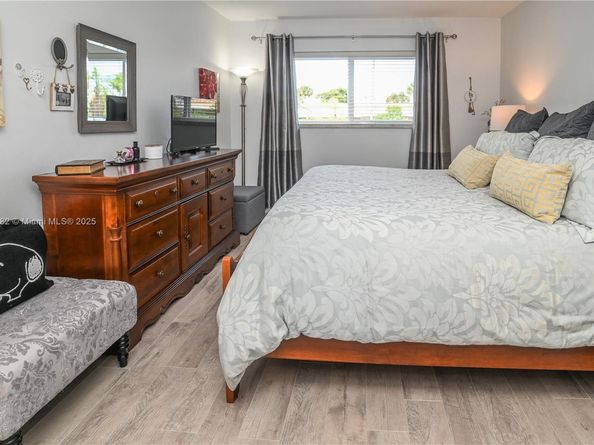 581 Blue Heron Dr 112B, Hallandale Beach FL 33009