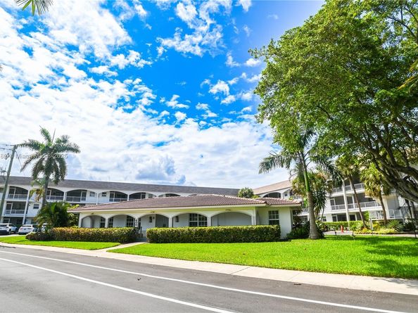 581 Blue Heron Dr 112B, Hallandale Beach FL 33009