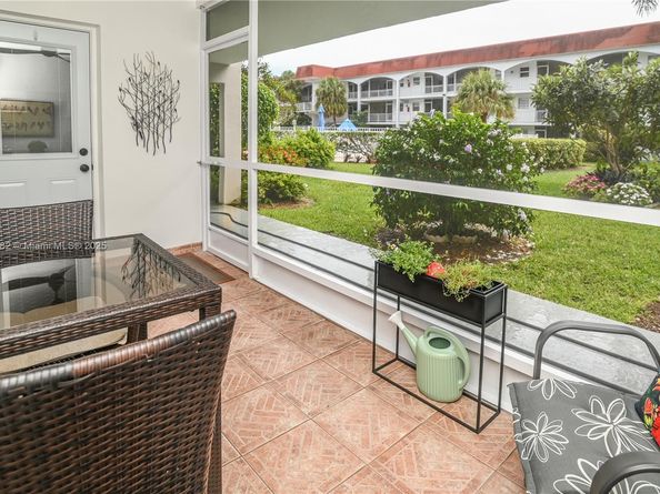 581 Blue Heron Dr 112B, Hallandale Beach FL 33009