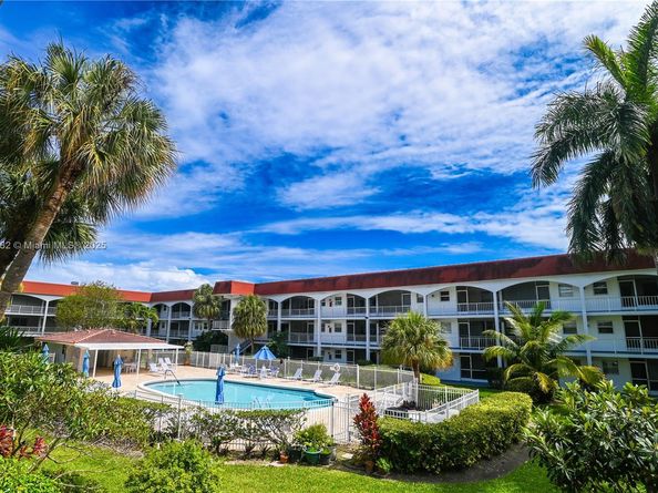 581 Blue Heron Dr 112B, Hallandale Beach FL 33009