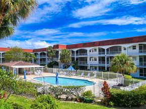 581 Blue Heron Dr 112B, Hallandale Beach FL 33009