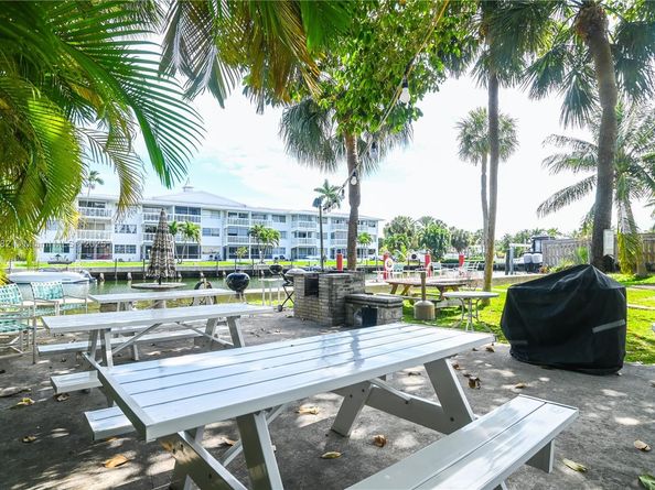 581 Blue Heron Dr 112B, Hallandale Beach FL 33009