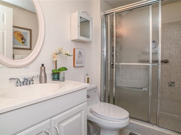 581 Blue Heron Dr 112B, Hallandale Beach FL 33009