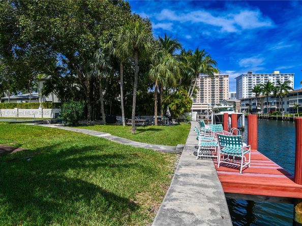 581 Blue Heron Dr 112B, Hallandale Beach FL 33009