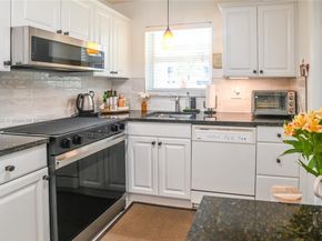 581 Blue Heron Dr 112B, Hallandale Beach FL 33009