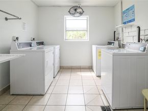 581 Blue Heron Dr 112B, Hallandale Beach FL 33009