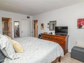 581 Blue Heron Dr 112B, Hallandale Beach FL 33009