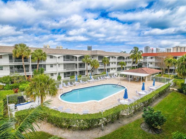 581 Blue Heron Dr 112B, Hallandale Beach FL 33009