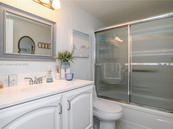581 Blue Heron Dr 112B, Hallandale Beach FL 33009