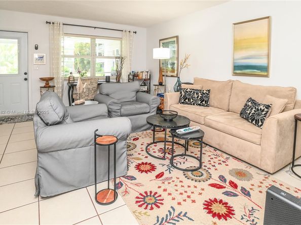 581 Blue Heron Dr 112B, Hallandale Beach FL 33009