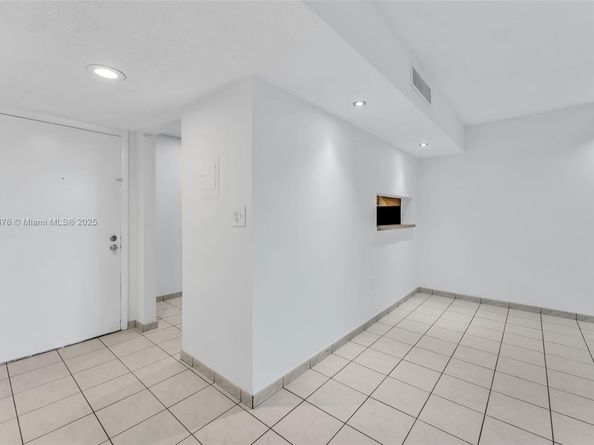 8420 SW 133rd Ave Rd 221, Miami FL 33183