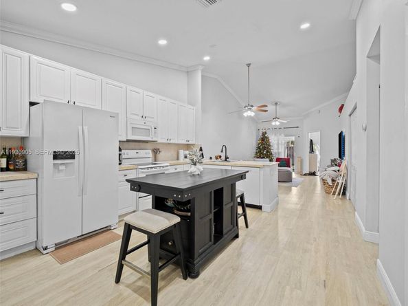 11065 NW 38th Pl, Sunrise FL 33351