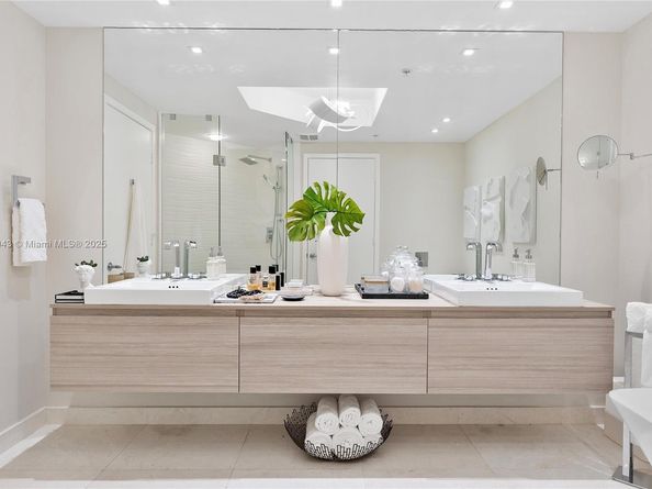 17301 Biscayne Blvd 2202, North Miami Beach FL 33160