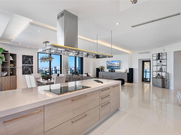 17301 Biscayne Blvd 2202, North Miami Beach FL 33160