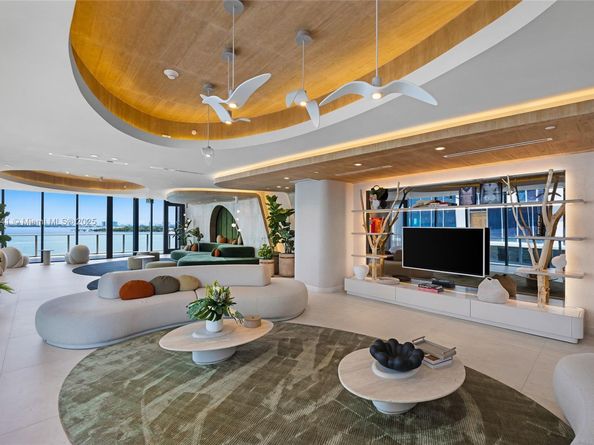 700 NE 24th street 3204, Miami FL 33137