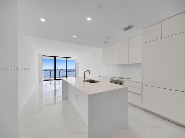 700 NE 24th street 3204, Miami FL 33137