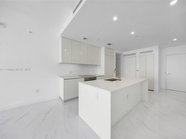 700 NE 24th street 3204, Miami FL 33137
