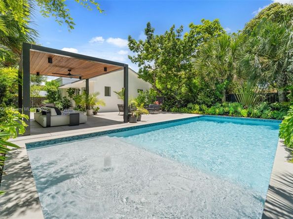 175 NW 44th St, Miami FL 33127