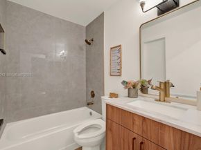10441 Mahogany Key Cir 202, Miami FL 33196