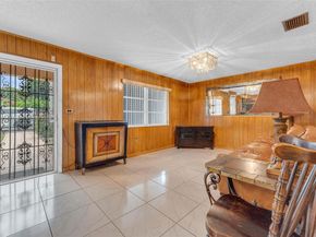 2238 NW 58th St, Miami FL 33142