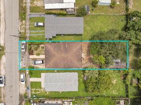 2238 NW 58th St, Miami FL 33142
