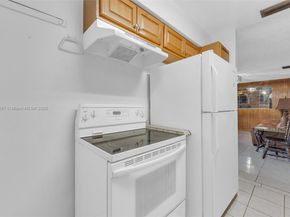 2238 NW 58th St, Miami FL 33142