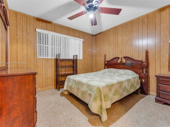 2238 NW 58th St, Miami FL 33142