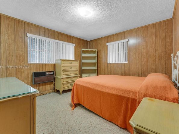 2238 NW 58th St, Miami FL 33142