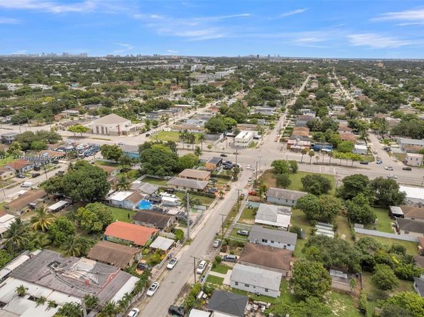 2238 NW 58th St, Miami FL 33142