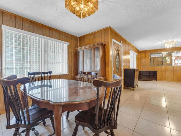 2238 NW 58th St, Miami FL 33142