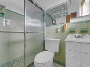 2238 NW 58th St, Miami FL 33142