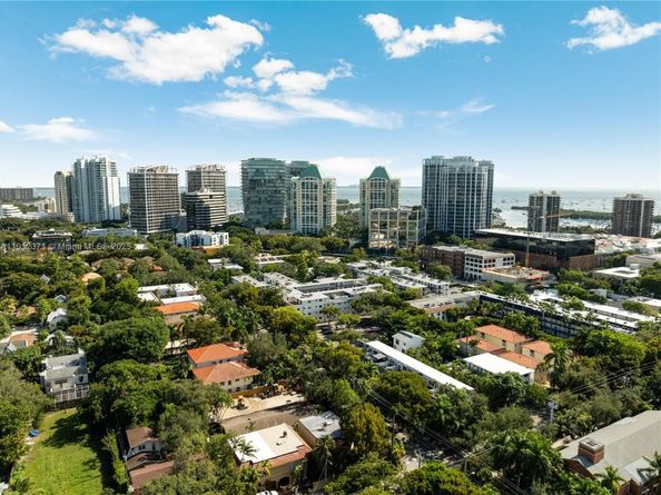 2997 Day Ave, Miami FL 33133