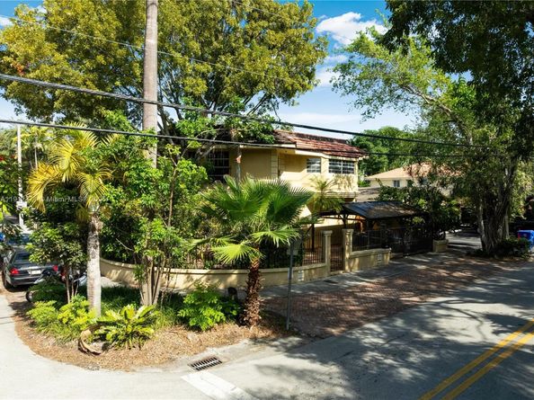 2997 Day Ave, Miami FL 33133