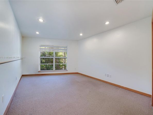 2997 Day Ave, Miami FL 33133