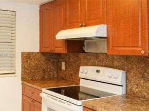 11855 NE 19th Dr 10, North Miami FL 33181