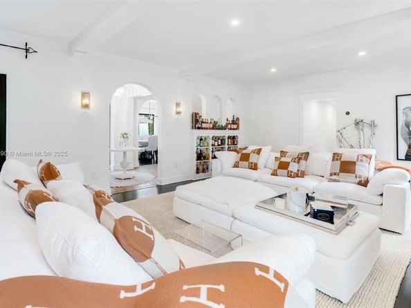 4430 Alton Rd, Miami Beach FL 33140