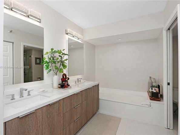 Undisclosed Address #A11873551, Aventura FL 33180
