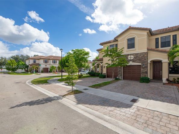 3316 W 91st Ter, Hialeah FL 33018