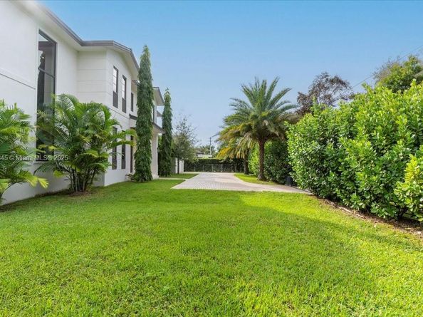 11907 SW 70th Ave, Pinecrest FL 33156